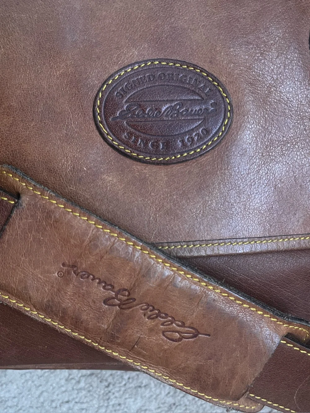 Vintage Eddie Bauer Leather Messenger Bag Briefcase Classic Timeless Preppy Tan